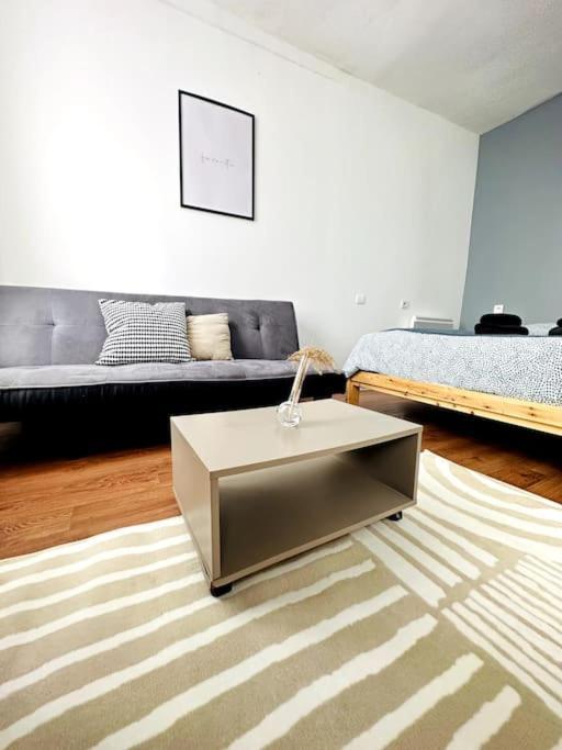 Studio Green Velvet Apartment ล็อง ภายนอก รูปภาพ